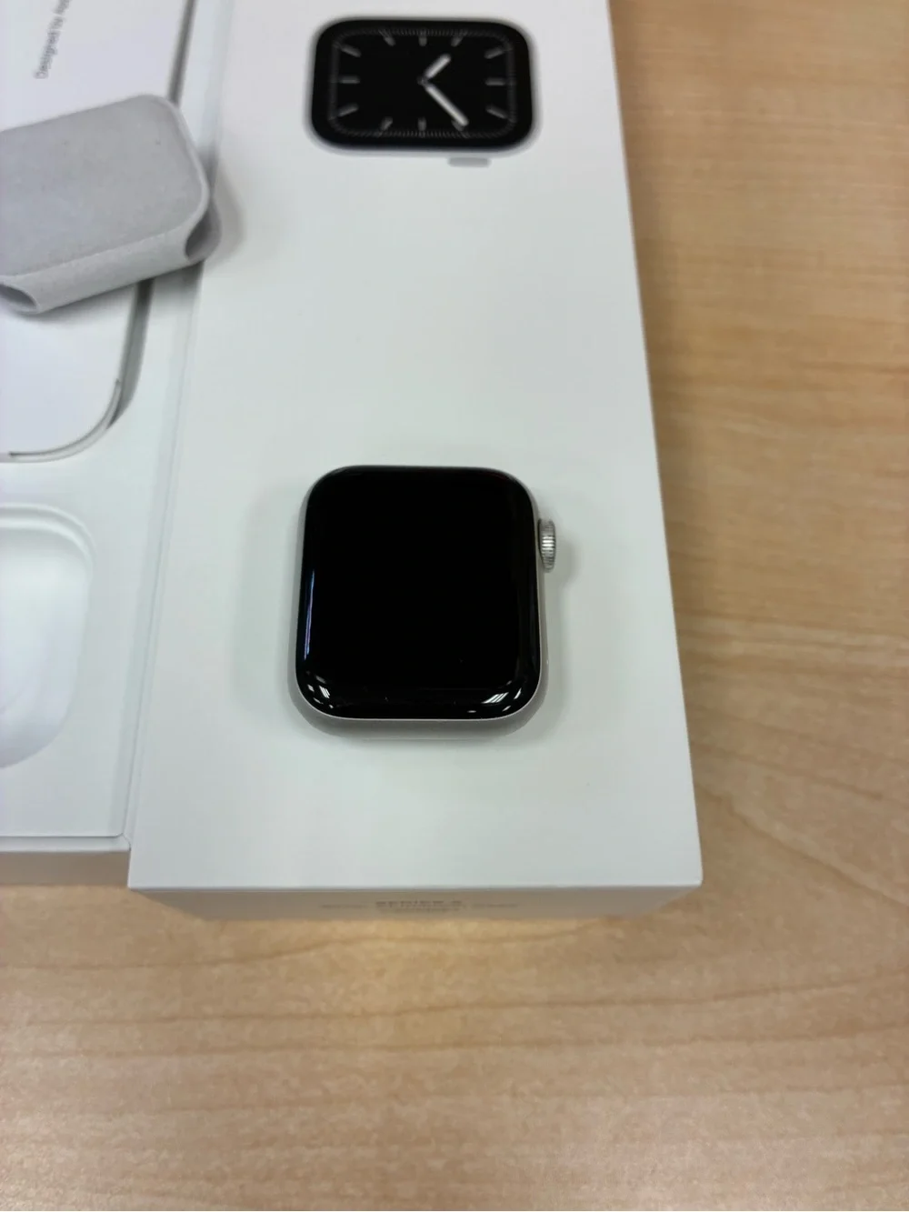 Apple Silver Smartwatch Case with Black Display series 5 40 mm